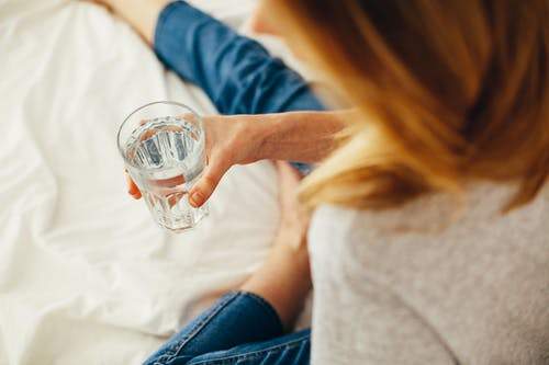 Assoiffé? 5 signes courants de déshydratation.